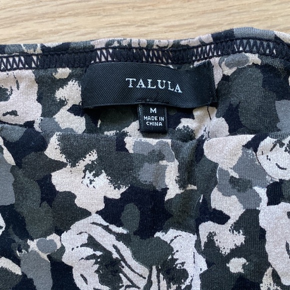 NWOT Aritzia Talula Leggings - Floral Print - Size M - Picture 4 of 4